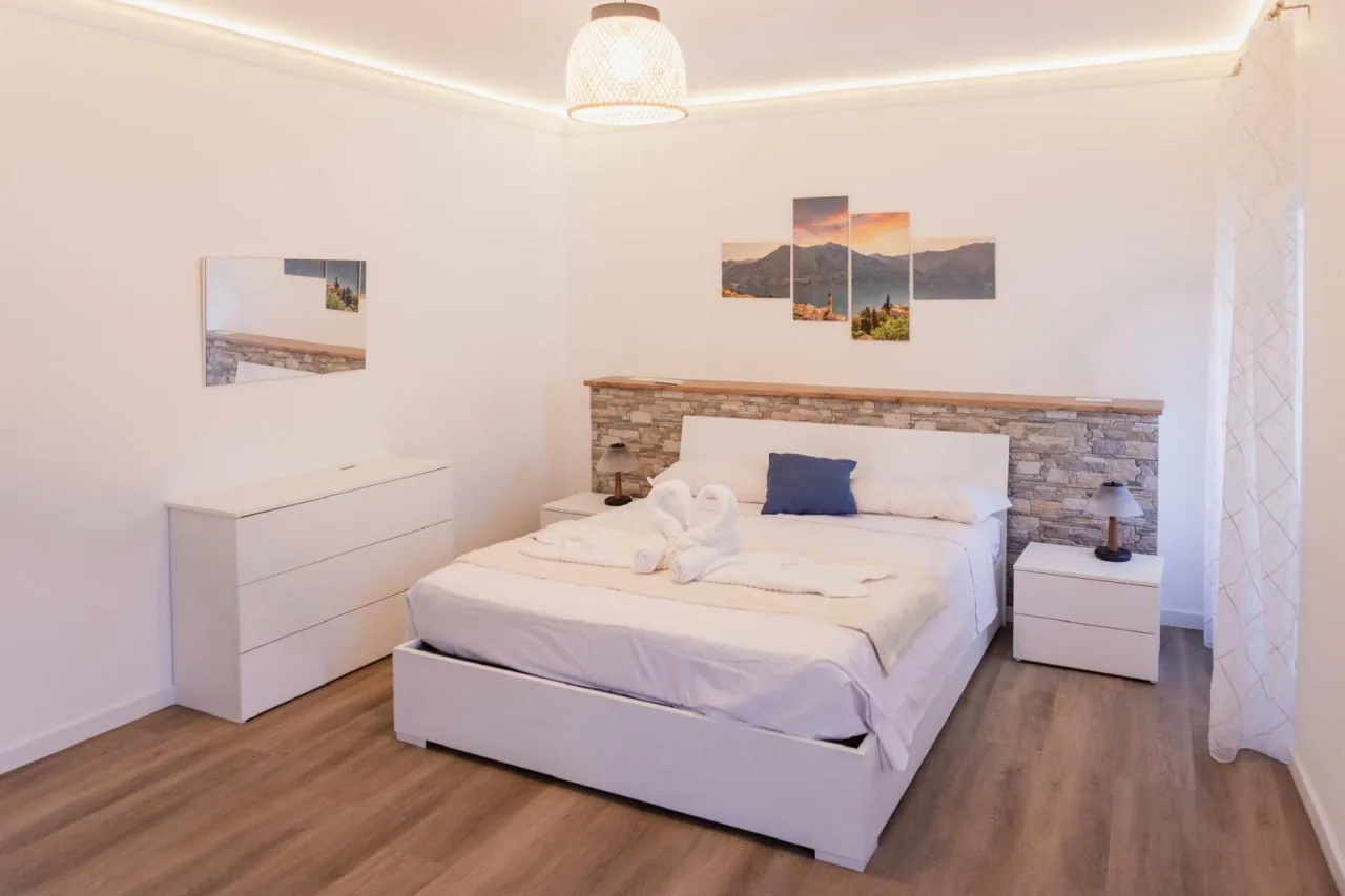 First bedroom at Emozione del Lago in Laglio