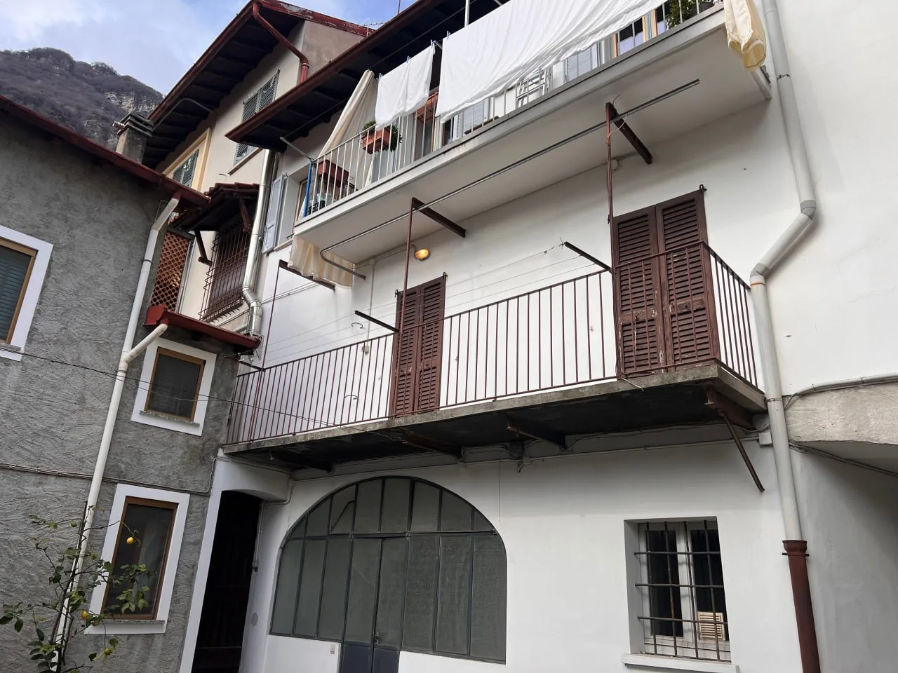 Historic building facade and balcony in Laglio