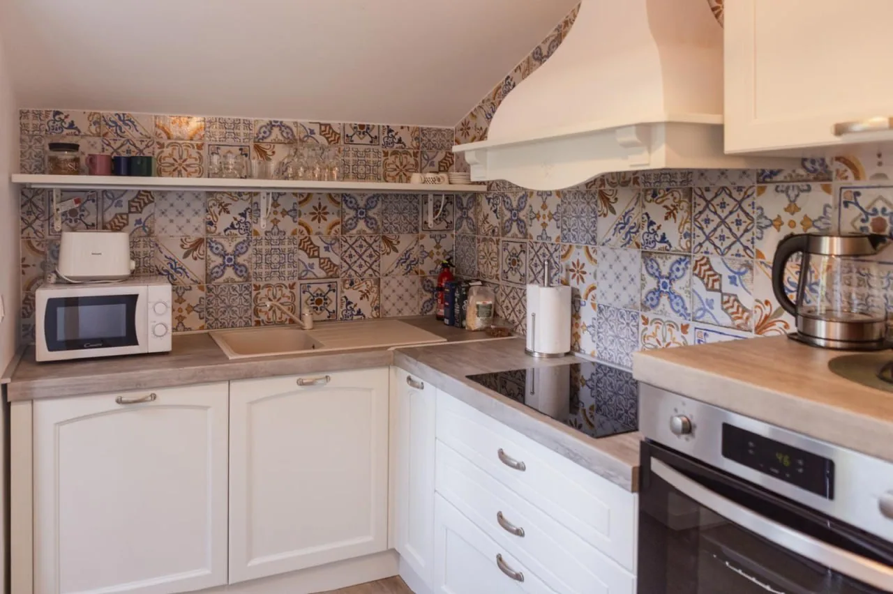 Fully equipped kitchen at the Lake Como apartment