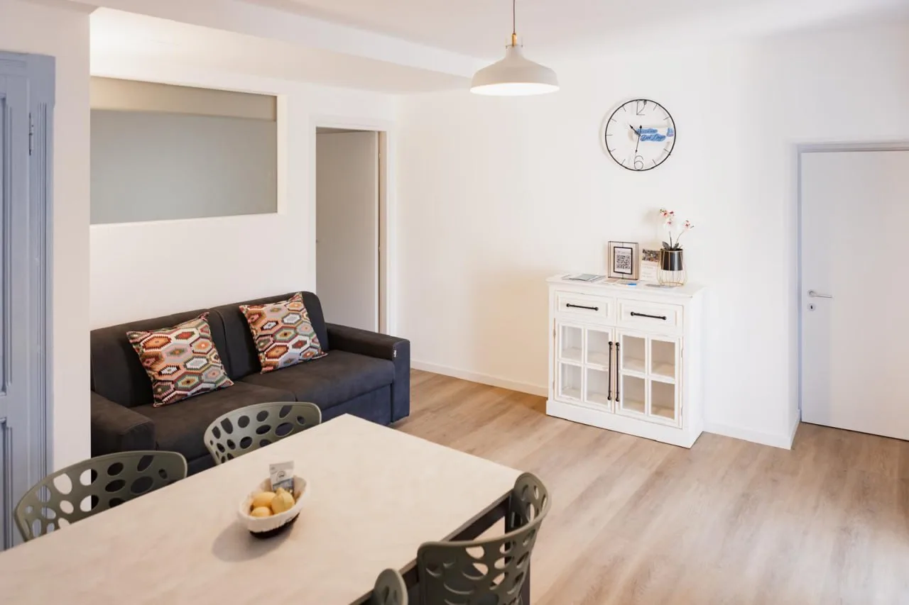 Living and dining room at Emozione del Lago in Laglio
